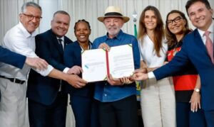Lula sanciona lei de incentivo ao desenvolvimento do futebol feminino