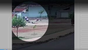 Cachorro morre após ser baleado por policial de folga em praça de Unaí